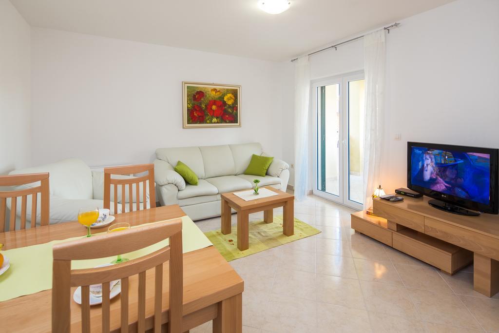 Apartments Leon Podstrana Room photo