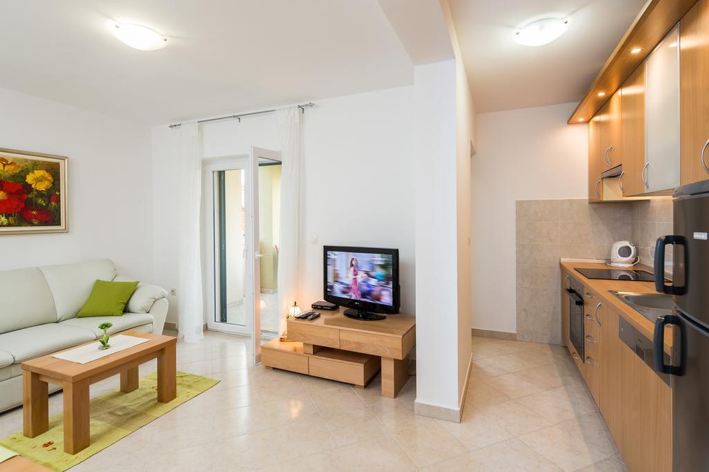 Apartments Leon Podstrana Room photo