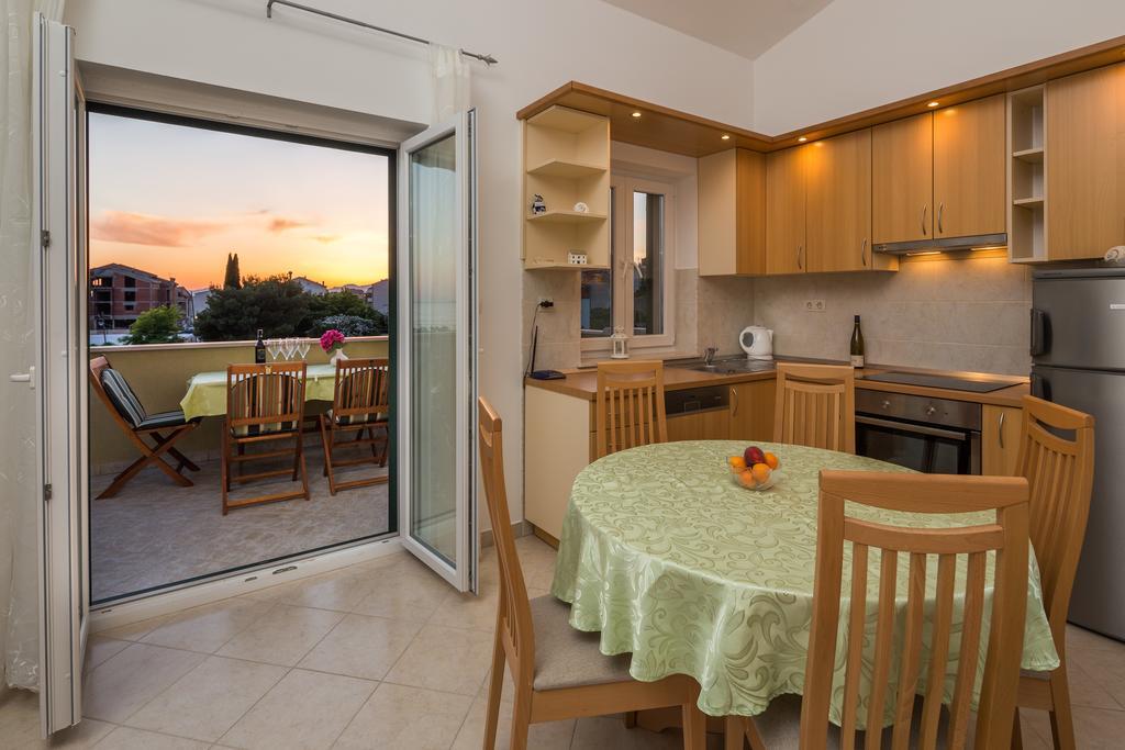 Apartments Leon Podstrana Room photo