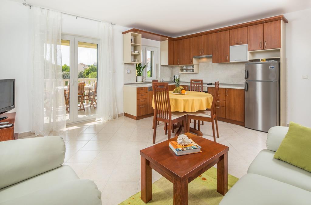 Apartments Leon Podstrana Room photo