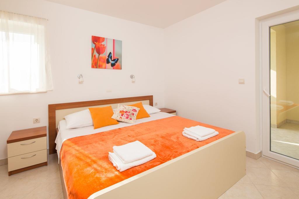 Apartments Leon Podstrana Room photo