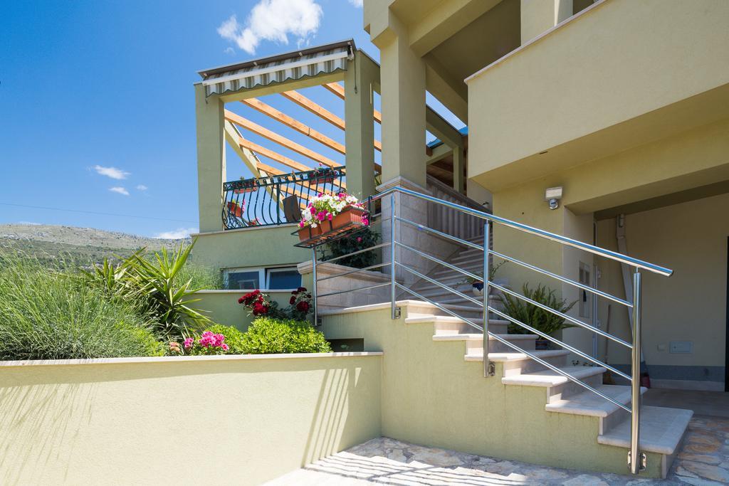 Apartments Leon Podstrana Exterior photo