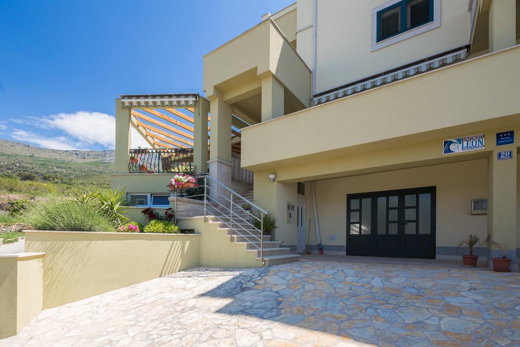 Apartments Leon Podstrana Exterior photo